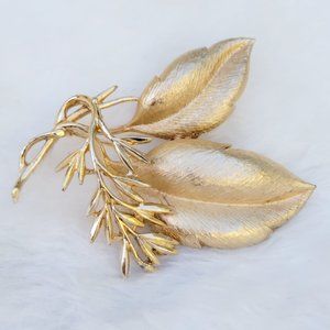 Vintage Sara Coventry brushed gold tone leaf brooch